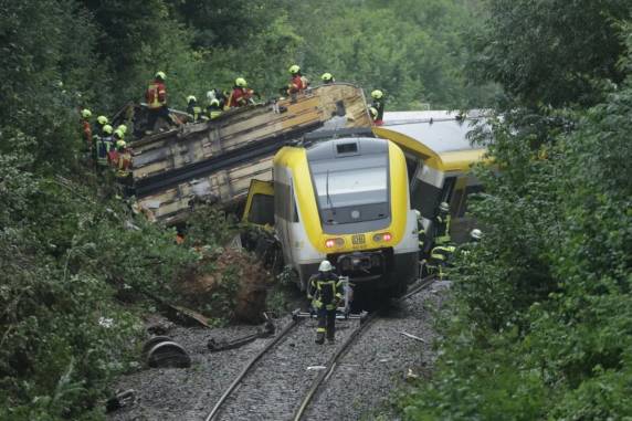 Acidente de trem deixa mortos e feridos na Alemanha - foto 2