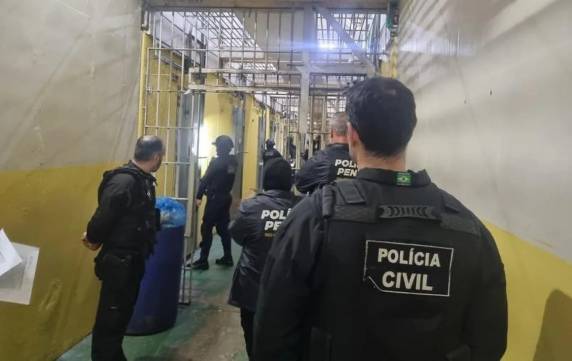 Foram cumpridos nove mandados de busca e apreensão em Arambaré, Charqueadas, Esteio e São Leopoldo, além de unidades prisionais de Porto Alegre e Charqueadas