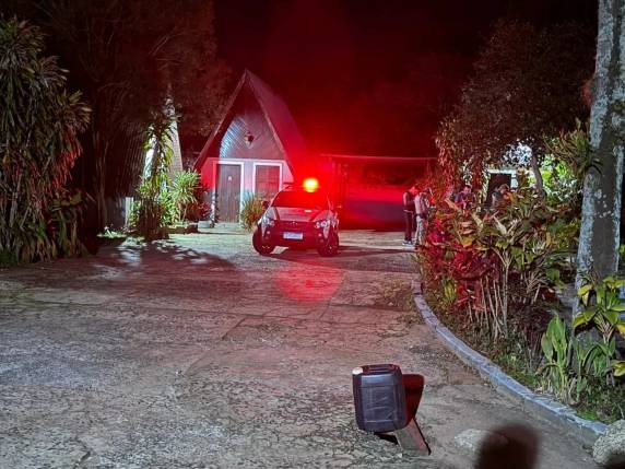 Vítima, de 32 anos, estava sozinha no estabelecimento