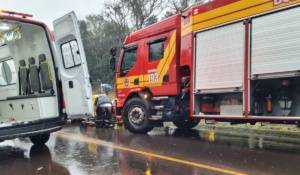 Colisão frontal deixa dez feridos e bloqueia rodovia no Oeste catarinense - foto 3