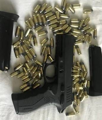 Policial civil é baleado na zona sul de Porto Alegre em operação contra grupo que negociava armas dentro das cadeias - foto 2