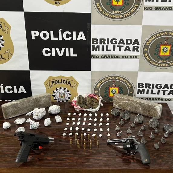 Jovens foram presos com armas e grande quantidade de drogas no bairro Alto do Paraíso