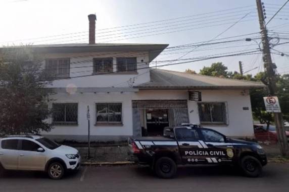 Vítima conseguiu fugir e não corre risco de morte. Agressor foi detido em flagrante por tentativa de feminicídio