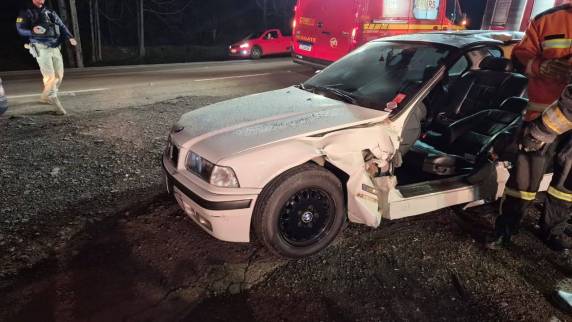 Duas pessoas ficam feridas em acidente entre caminhão e dois carros na BR-386 em Fontoura Xavier - foto 2