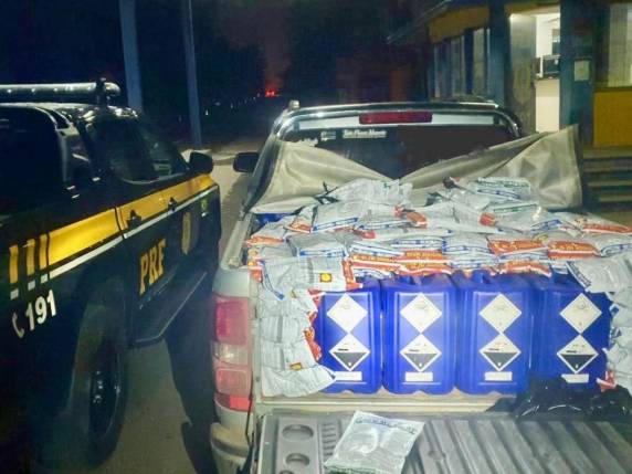 O motorista, de 24 anos, natural de Dois Lajeados, foi encaminhado junto com o veículo e a carga para a Polícia Judiciária.