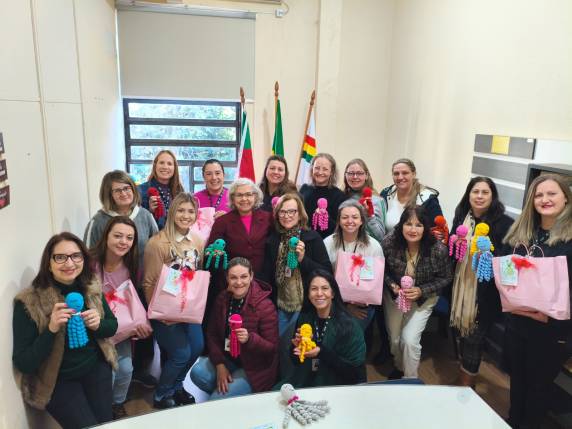 Doação de polvos de crochê leva acolhimento e desenvolvimento sensorial aos alun os da rede municipal - foto 2