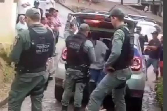 Criança, que completaria 3 anos neste mês, foi encontrada morta dentro de casa com sinais de estrangulamento