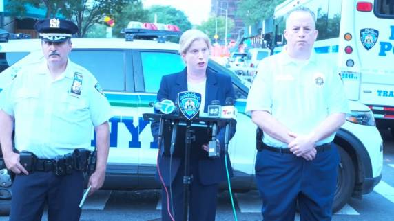 ''Múltiplos atiradores'' abriram fogo em um estabelecimento no Brooklyn durante a madrugada deste domingo, diz polícia