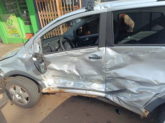 Colisão entre ambulância do Samu e carro de passeio deixa três feridos no centro de Horizontina - foto 3