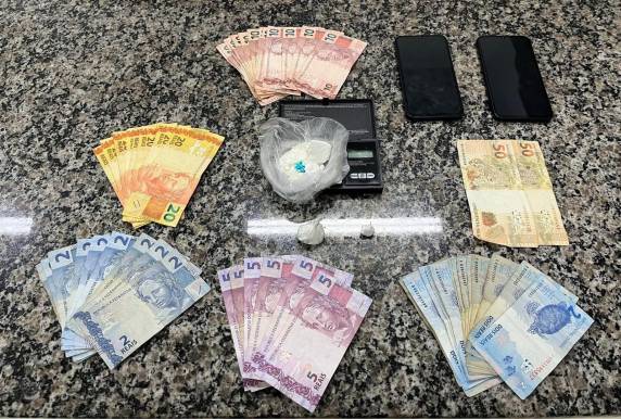 Ação da DRACO resulta na prisão de homem de 35 anos, reincidente em crimes relacionados ao tráfico de drogas.