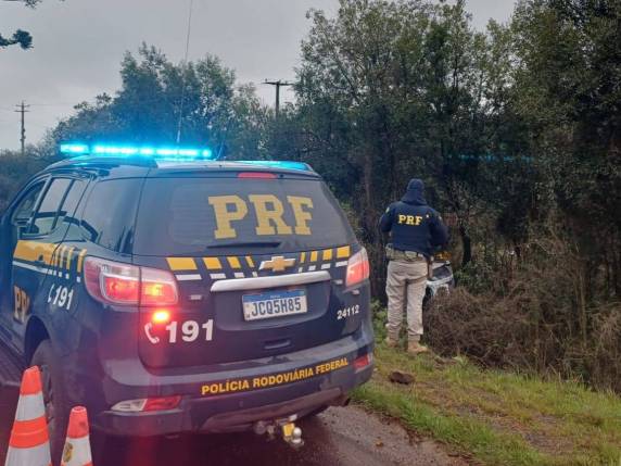 Motorista de 50 anos, com antecedentes criminais, foi preso em Vacaria após capotar o veículo durante a fuga