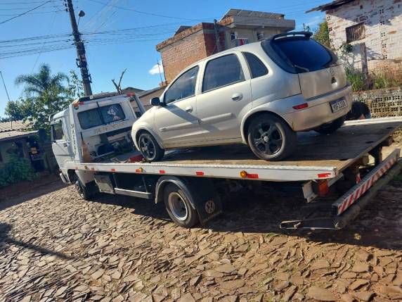 Veículo havia sido furtado em Itapiranga (SC) e foi localizado em ação conjunta da Polícia Civil e Brigada Militar