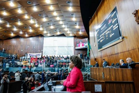 Projeto enviado pelo governador Eduardo Leite recebeu 45 votos favoráveis