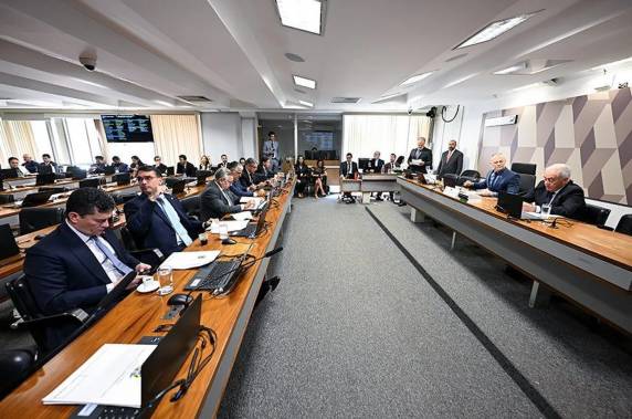 Mudança afeta trechos do Código de Processo Penal e do Estatuto da Criança e do Adolescente; matéria deve seguir para a Câmara sem passar pelo plenário