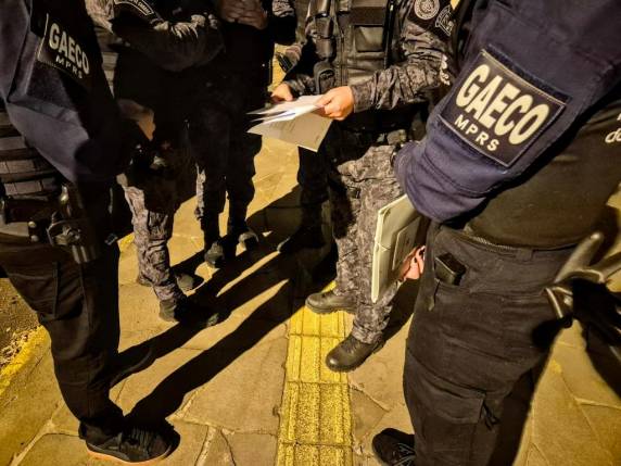 Operação Bom Negócio desarticula esquema de lavagem de dinheiro e falsos sorteios de veículos no RS - foto 6