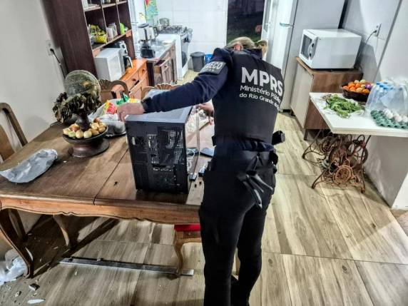 Operação Bom Negócio desarticula esquema de lavagem de dinheiro e falsos sorteios de veículos no RS - foto 5