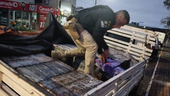 Polícia Rodoviária Federal apreende 640 quilos de maconha e prende quatro suspeitos em operação realizada em Jaboticaba.