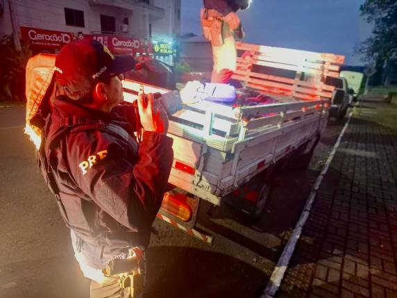 PRF prende 4 traficantes que transportavam mais de meia tonelada de maconha numa caminhonete - foto 3