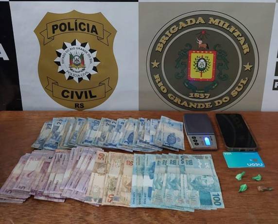 Brigada Militar apreende cocaína, dinheiro e balança de precisão durante patrulhamento no Bairro Esperança