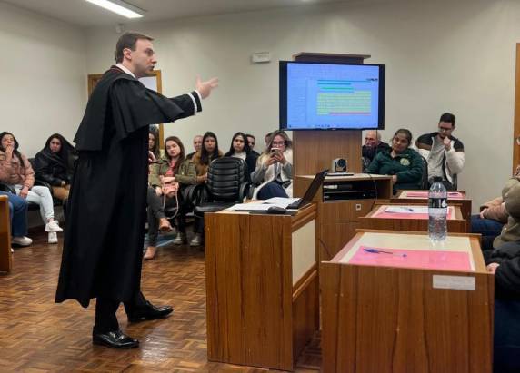 Homem é condenado a 38 anos de prisão por feminicídio cometido diante dos filhos em Santo Antônio das Missões.