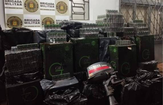 Brigada Militar intercepta contrabando de 24 mil carteiras de cigarro, veículos e embarcação avaliados em quase R$ 500 mil