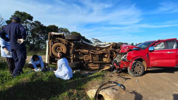 Grave acidente entre duas camionetes deixa cinco pessoas feridas na BR-285 - foto 3