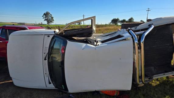 Grave acidente entre duas camionetes deixa cinco pessoas feridas na BR-285 - foto 2
