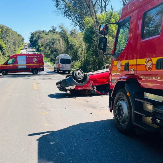 Acidente registrado na BR-285, em Saldanha Marinho, deixa três pessoas feridas - foto 2
