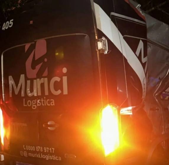 Grave acidente entre micro-ônibus e van deixa 16 pessoas feridas na ERS-324 em Passo Fundo - foto 3