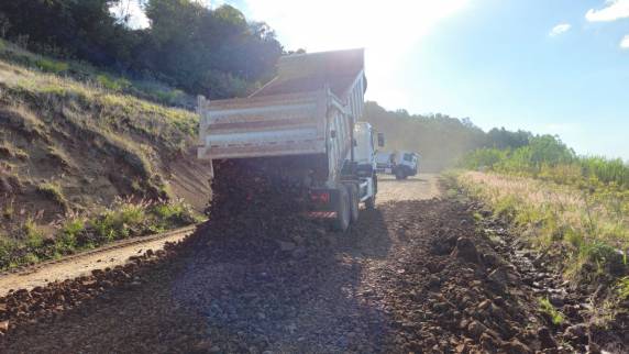 Encascalhamento do Anel Viário avança em Boa Vista do Buricá - foto 2