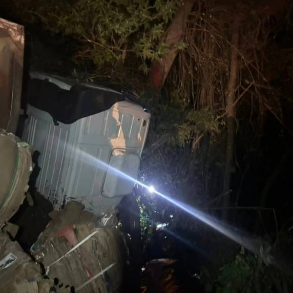 Motorista de caminhão fica ferido após acidente na ERS-324 em Vila Maria - foto 3