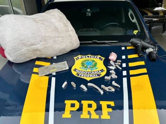 Droga estava escondida em cobertor, secador de cabelo e nas partes íntimas da mulher; dupla seguia de Sant?Ana do Livramento para Curitiba