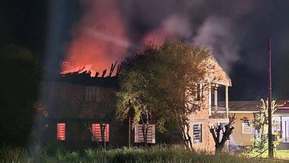 Idosa de 72 anos escapa sem ferimentos de incêndio que destruiu totalmente residência em tapejara