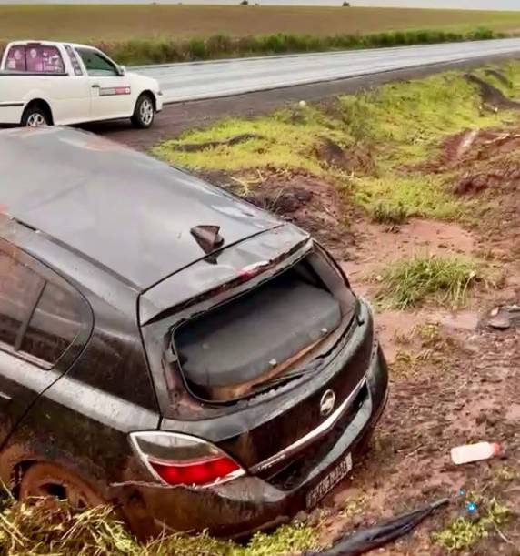 Família de Giruá se envolve em acidente na RS-377 - foto 2
