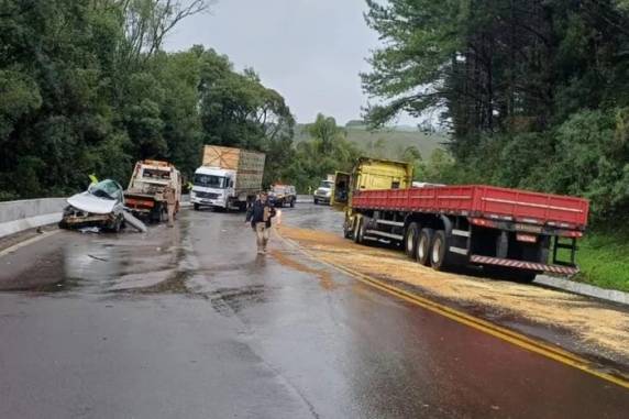Colisão frontal foi registrada na manhã desta segunda-feira (22), no Km 51