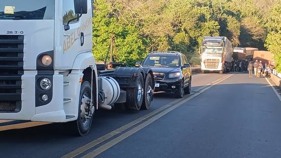 Acidente na ponte do Rio da Várzea bloqueia a BR-386, entre Iraí e Frederico Westphalen - foto 4