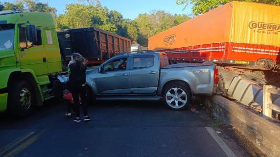 Acidente na ponte do Rio da Várzea bloqueia a BR-386, entre Iraí e Frederico Westphalen - foto 3