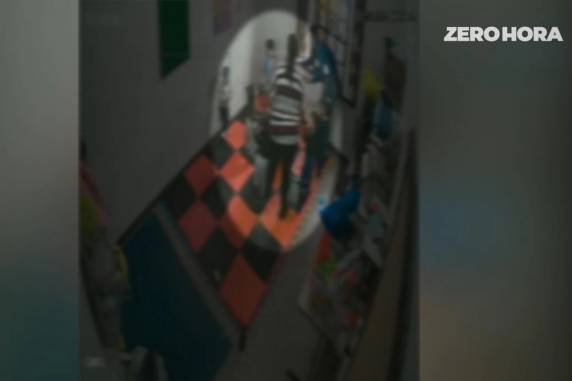Análise de imagens de câmeras de segurança da instituição permitiu identificar agressões contra cinco alunos
