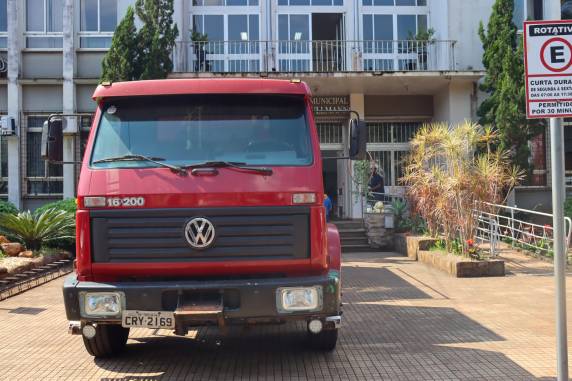 Governo Municipal de Três de Maio recebe caminhão doado pelos Bombeiros Voluntários - foto 2