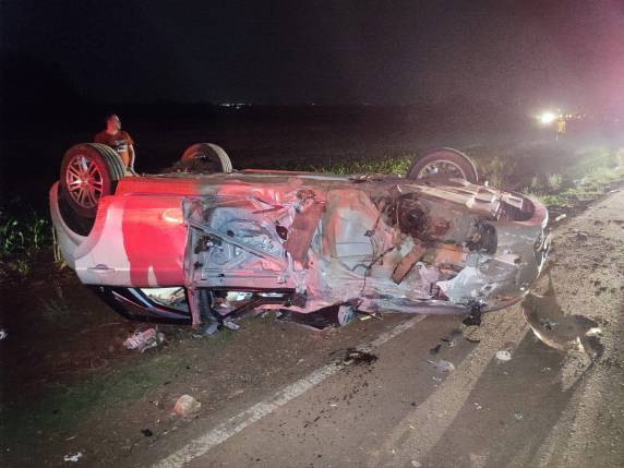 Duas pessoas ficam feridas em colisão entre carro e ônibus em Espumoso - foto 2