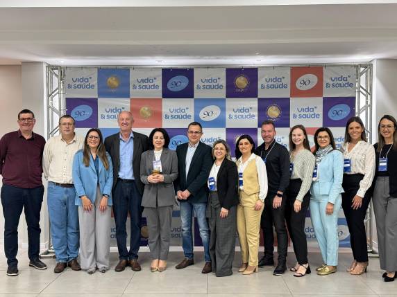 Evento destacou a importância da prevenção e do cuidado humanizado no tratamento do câncer de intestino, reunindo profissionais e estudantes da área da saúde em Santa Rosa.