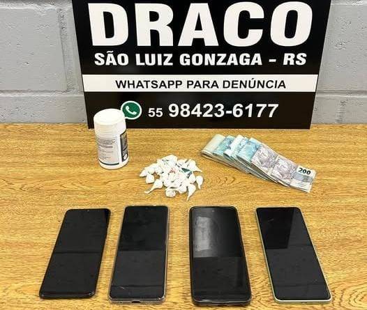 DRACO flagra suspeito realizando tele-entregas de cocaína e apreende veículos e dinheiro