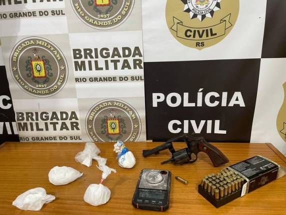 Durante a operação conjunta, foram apreendidos mais de 180 gramas de cocaína, um revólver calibre .38 e diversas munições.
