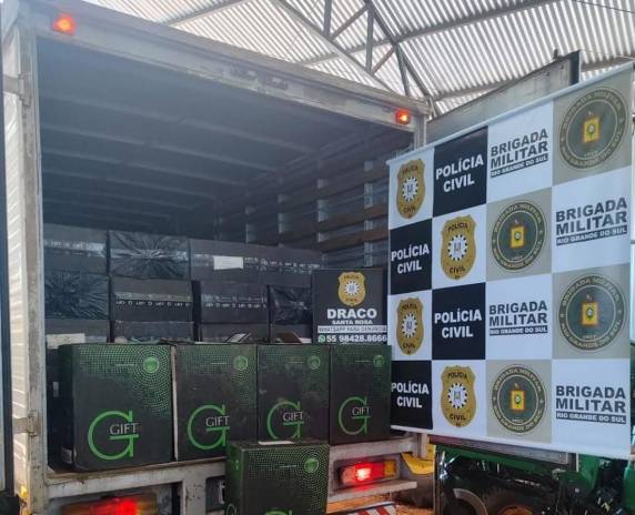 Durante a Operação Protetor de Divisas e Fronteiras ? Hórus, forças de segurança localizaram um galpão com 174 caixas de cigarros de origem paraguaia na localidade de São Braz.