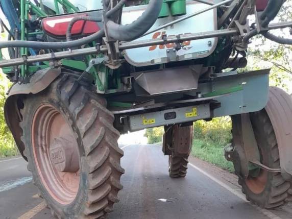 Colisão entre carro e trator deixa homem ferido na ERS-330 em Vista Alegre - foto 3