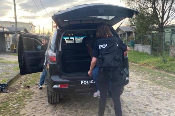 Dois deles são detentos da Penitenciária Modulada Estadual de Charqueadas, além da namorada de um deles
