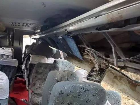 Acidente com ônibus na BR-423 mata 15 pessoas em Pernambuco - foto 3