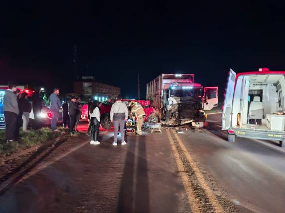 Motorista morre em colisão frontal entre caminhonete e caminhão na BR-285, em Ijuí - foto 3