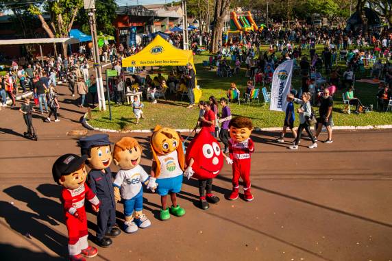Milhares de pessoas prestigiam o ''Brincando com o Sojinha'' - foto 2