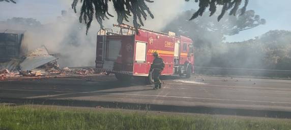Duas pessoas morrem em grave acidente na BR-386 em Fontoura Xavier - foto 2